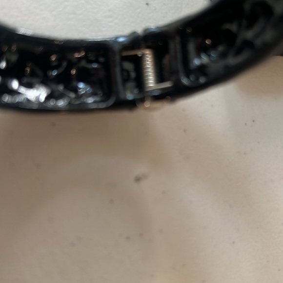 Vintage bangle bracelet with floral design and rhinestones. - Picture 3 of 3